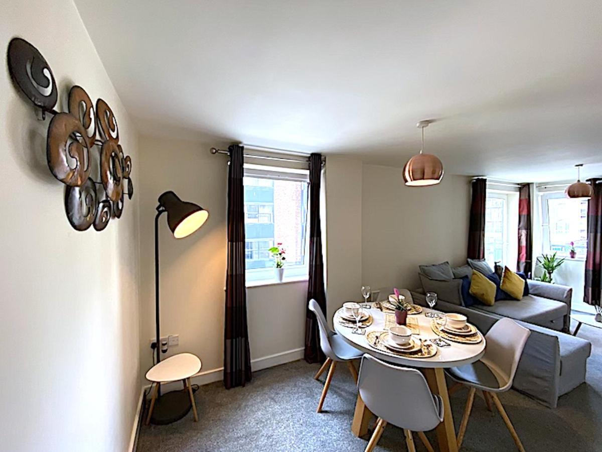 Stylish Two Bed City Apartment With Secure Parking เซาธ์แธมป์ตัน ภายนอก รูปภาพ