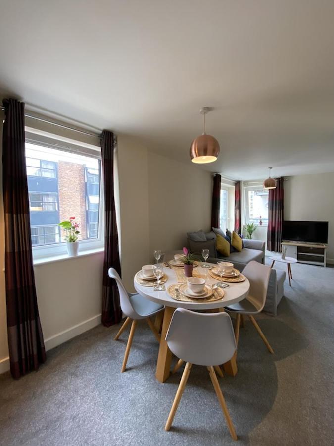 Stylish Two Bed City Apartment With Secure Parking เซาธ์แธมป์ตัน ภายนอก รูปภาพ