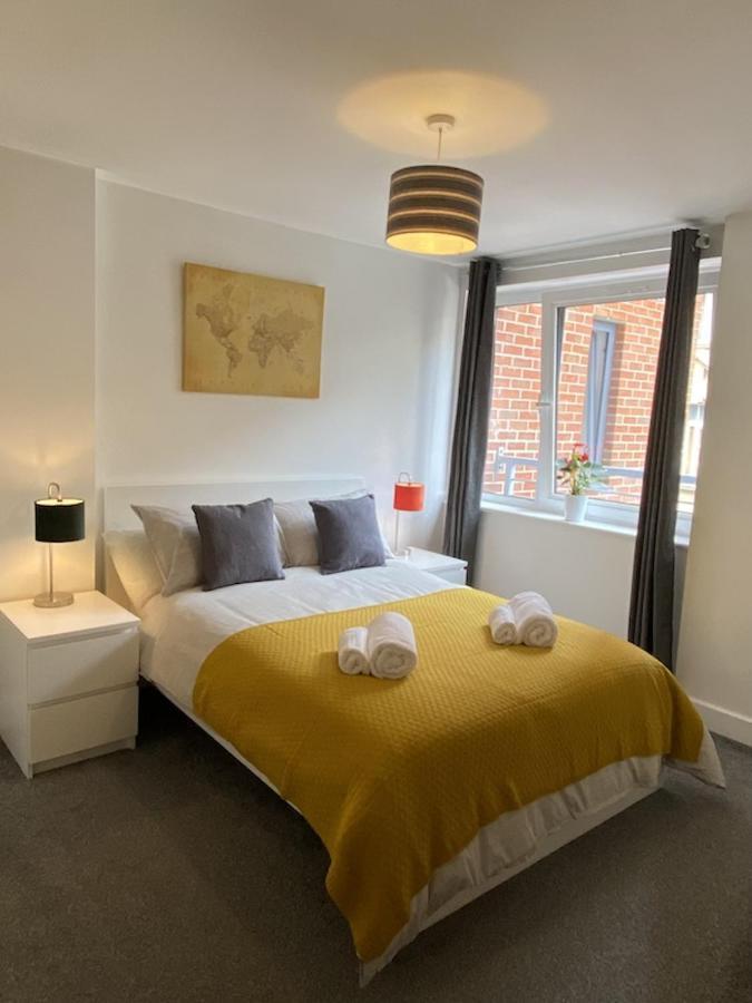 Stylish Two Bed City Apartment With Secure Parking เซาธ์แธมป์ตัน ภายนอก รูปภาพ